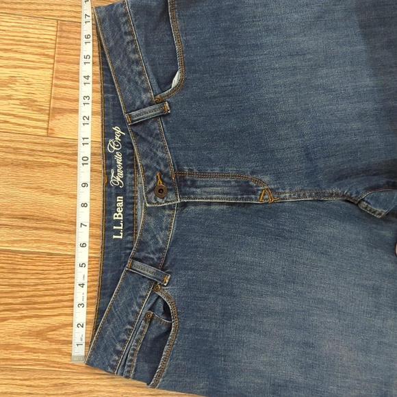 LL Bean favorite crop straight fit jeans, women's 18R (35" waist) - Picture 2 of 7
